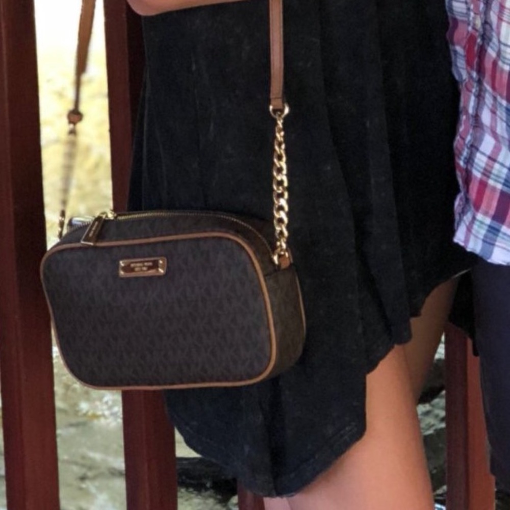 Michael Kors / Jet Set Canvas Crossover Bag - Picture 9 of 9